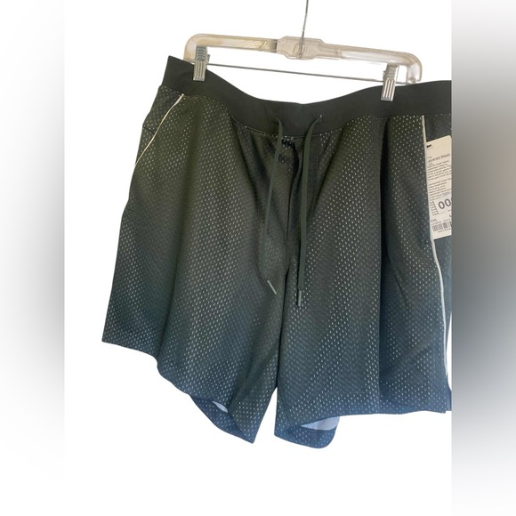 NWT Lululemon Men’s double layered mesh short RAINFOREST GREEN Size: XXL - Picture 1 of 5